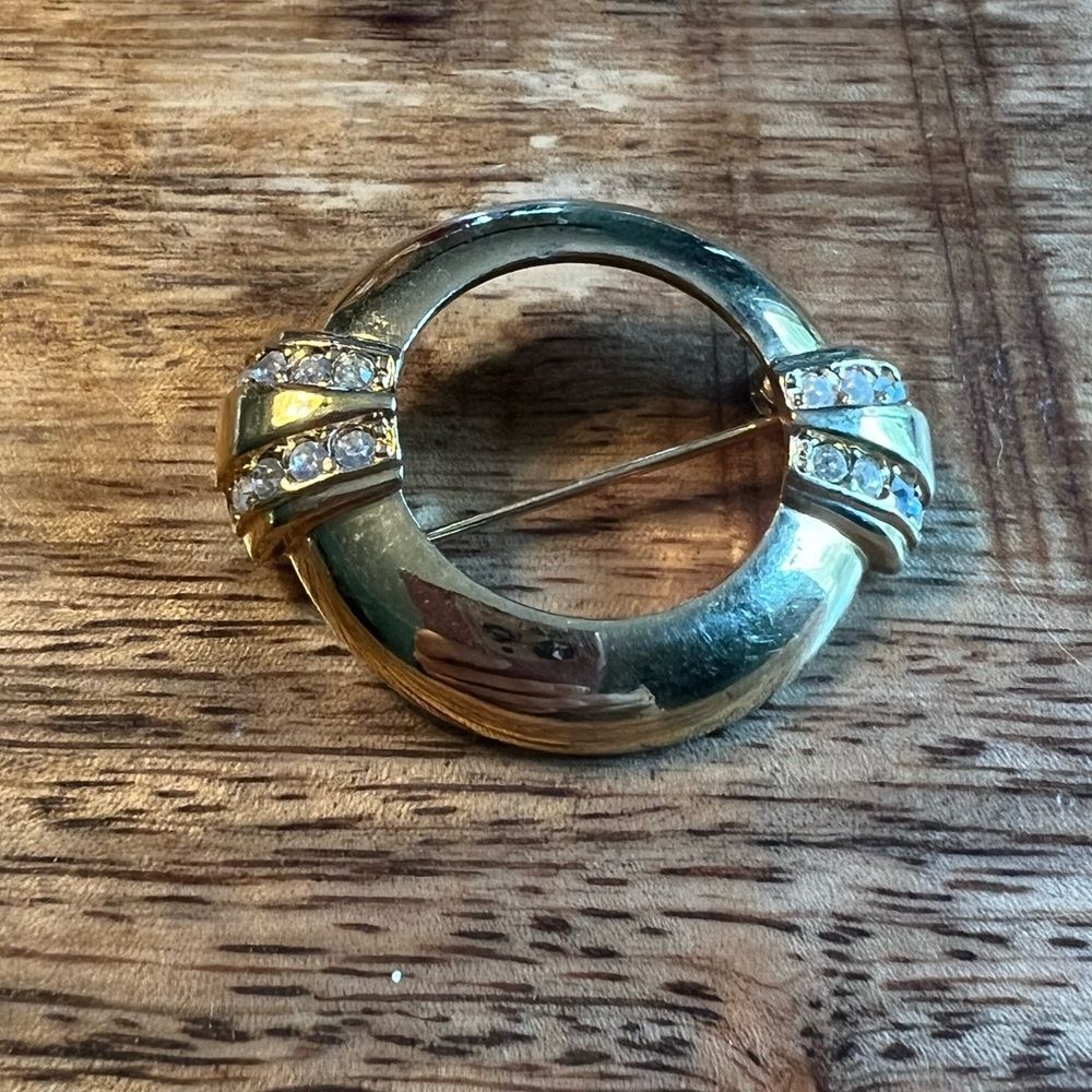 Vintage Avon 1980s gold tone brooch pin